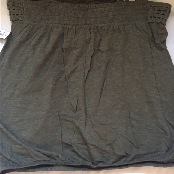 New summer top - Picture 2 of 3